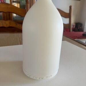 FreshStart Essential Oil Ultrasonic Diffuser by Young Living -m BRAND NEW